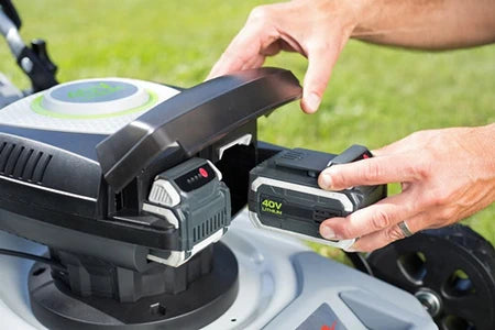 Tondeuse thermique IKRA IKRA TONDEUSE À GAZON TRACTÉE SUR BATTERIE IAM 40-4625S, MULCHING, DIAMÈTRE DE COUPE 46CM, INCLUSES 2 BATTERIES & CHARGEUR